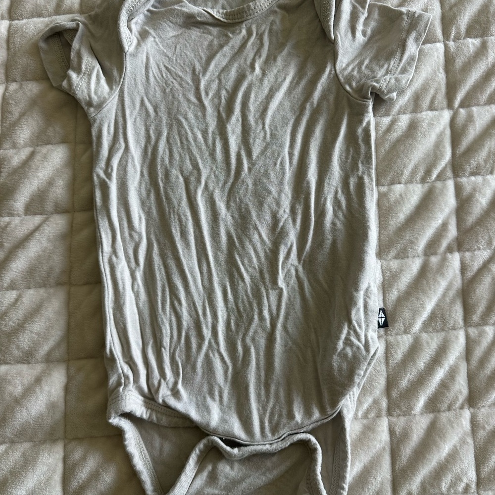 Kyte BABY Light Gray Baby Onesie